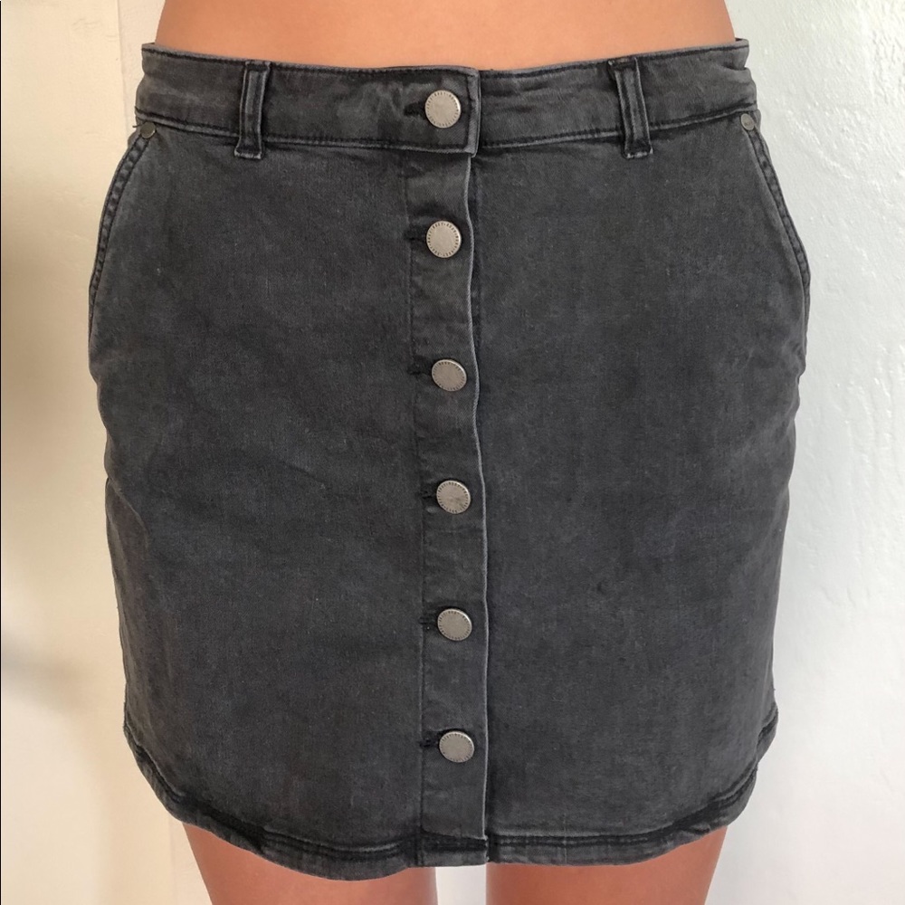 Roxy black buttoned skirt